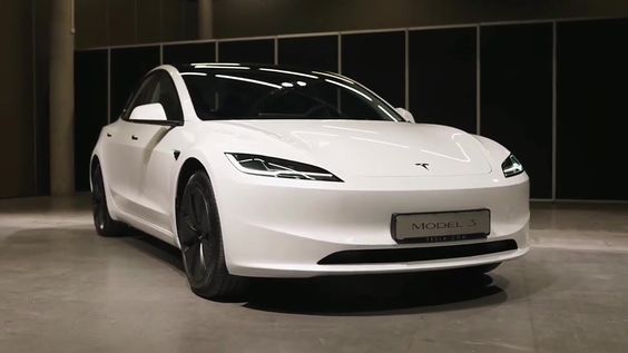 Tesla Model 3 Highland Kini Hadir Di Indonesia Desain Menawan Performa Dahsyat (id.pinterest.com/pin/1064327324422401759/)
