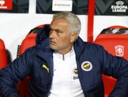 Ditahan Hilgers dkk, Mourinho Puji Twente Bakal Lolos ke Fase Gugur